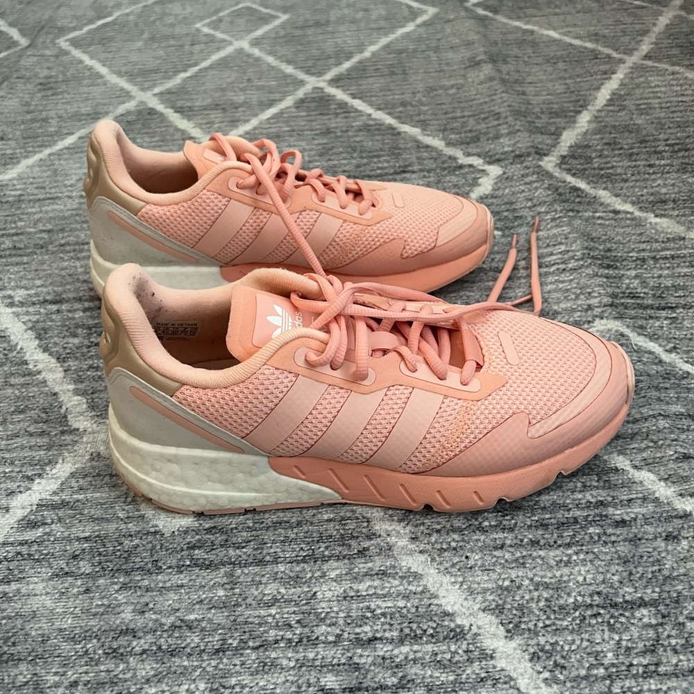 Adidas women size 8.5 light pink tennis shoes
